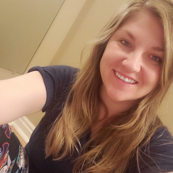 Meet your Posher, Candice - Picture 2 of 2